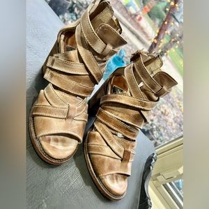 Freebird strappy block heal open toe sandal size 7